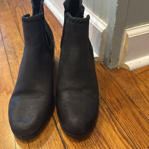 Jack Rogers Boots Womens 8.5 M Chelsea Heels Ankle Booties Black Leather Pull On - Picture 2 of 6